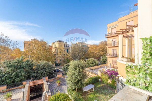appartamento in vendita a Roma in zona Ostia
