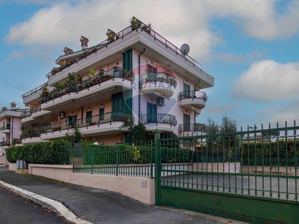 appartamento in vendita a Roma in zona Borghesiana