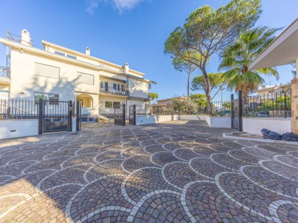 appartamento in vendita a Roma in zona Torre Gaia