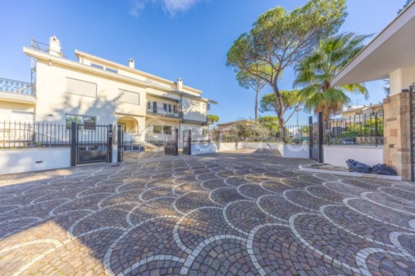 appartamento in vendita a Roma in zona Torre Gaia