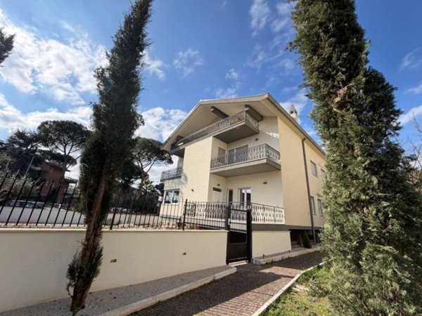appartamento in vendita a Roma in zona Torre Gaia