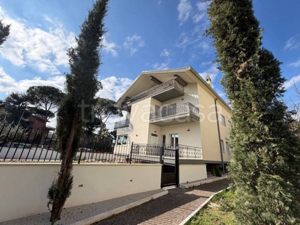 appartamento in vendita a Roma in zona Torre Gaia