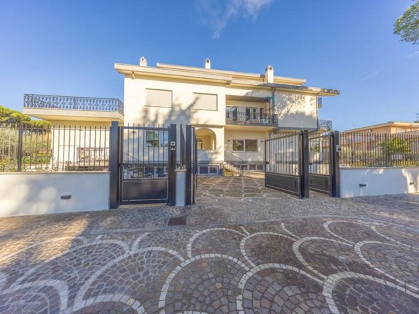 appartamento in vendita a Roma in zona Torre Gaia