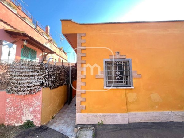 appartamento in vendita a Roma in zona Finocchio