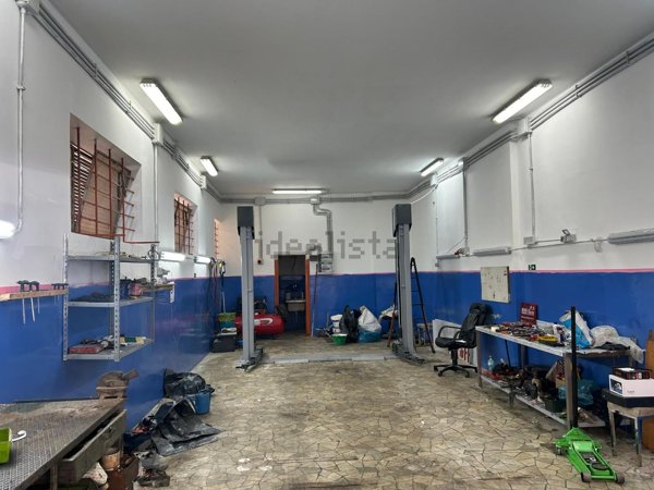 locale commerciale in vendita a Roma