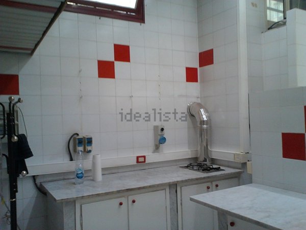 locale commerciale in vendita a Roma in zona Appio Latino