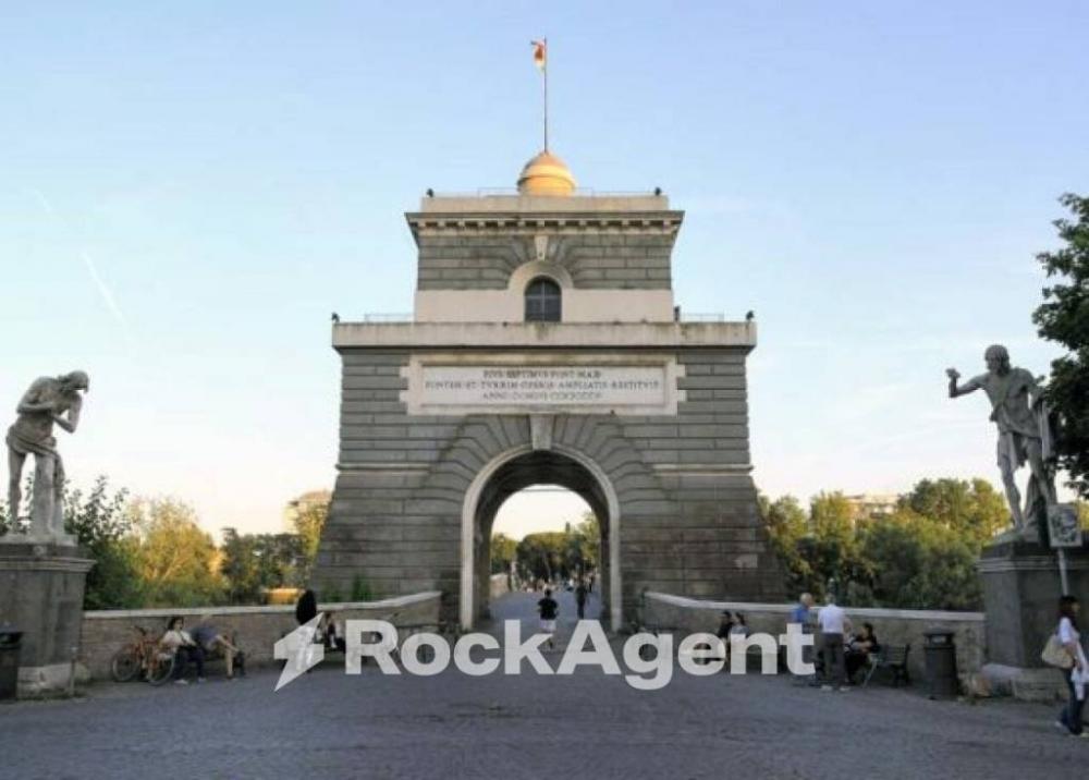 negozio in vendita a Roma in zona Tor di Quinto