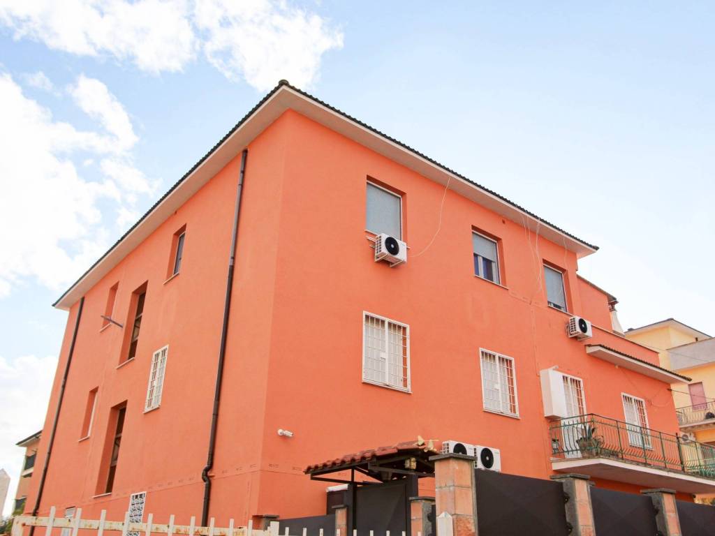 appartamento in vendita a Roma in zona Lunghezza