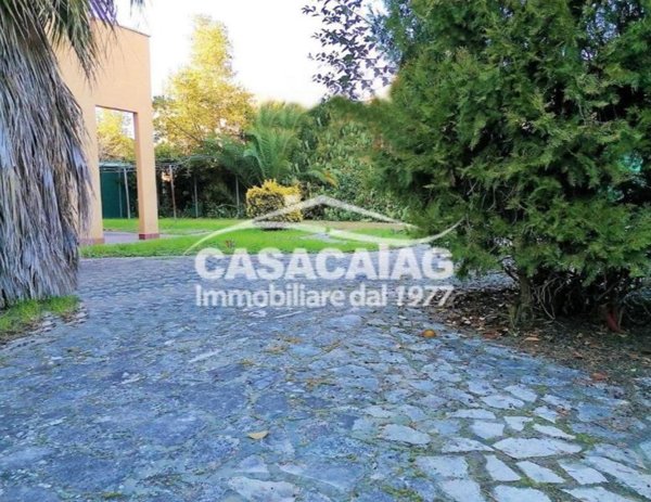 casa indipendente in vendita a Roma in zona Infernetto