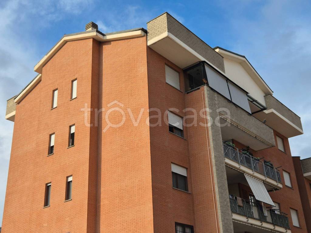 appartamento in vendita a Roma in zona Osteria del Curato