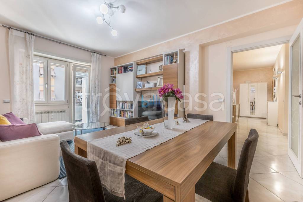 appartamento in vendita a Roma in zona Prenestino-Labicano