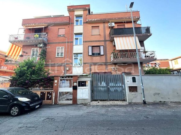 appartamento in vendita a Roma in zona Dragona/Bagnoletto