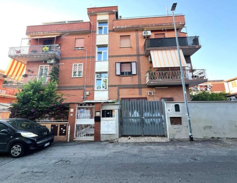appartamento in vendita a Roma in zona Dragona/Bagnoletto