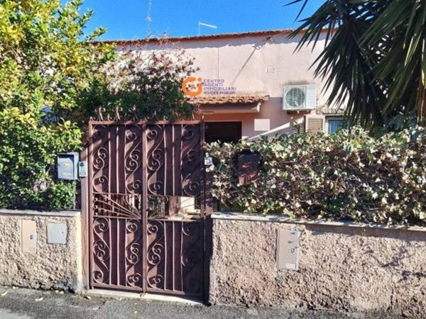 casa indipendente in vendita a Roma in zona Casal Morena