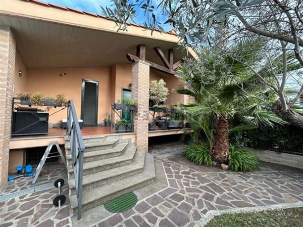 casa indipendente in vendita a Roma in zona Infernetto