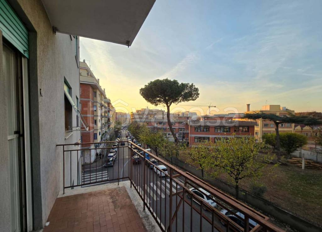 appartamento in vendita a Roma in zona Tuscolano