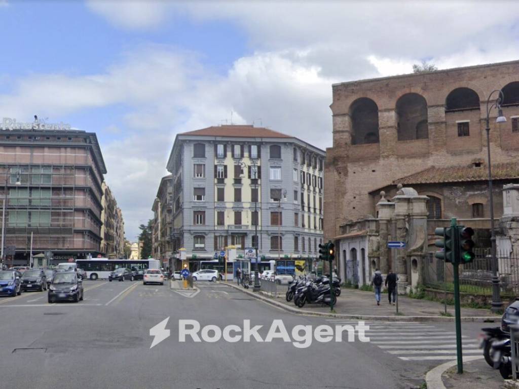 negozio in vendita a Roma in zona Salario