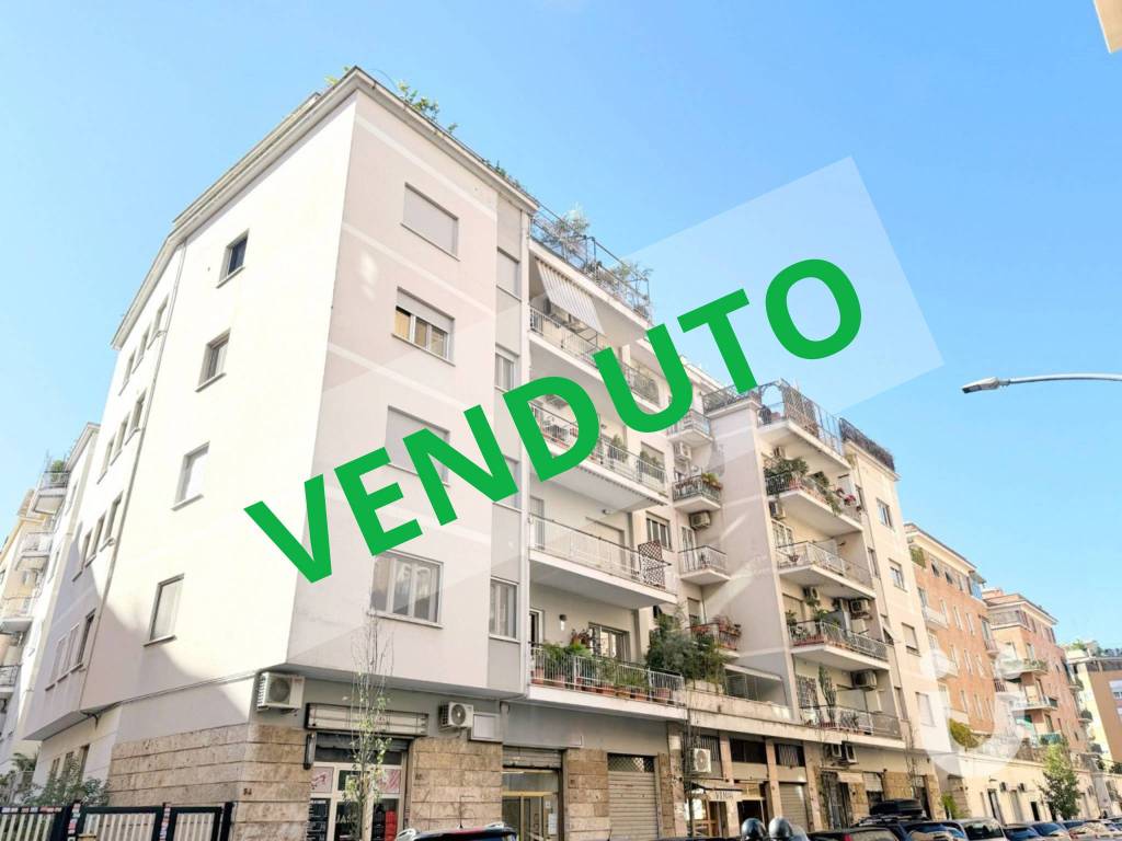 appartamento in vendita a Roma in zona Appio Latino