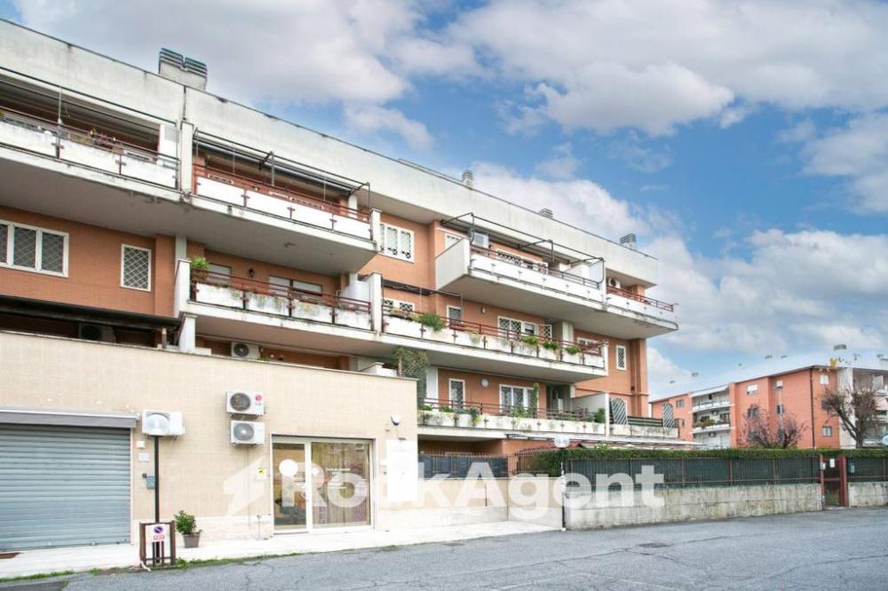 appartamento in vendita a Roma in zona Settecamini