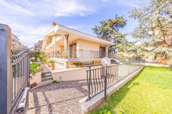 casa indipendente in vendita a Roma in zona Castelverde
