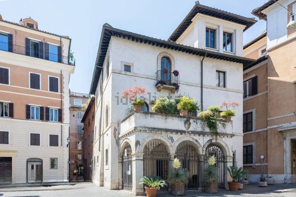 casa indipendente in vendita a Roma in zona Rione di Ponte
