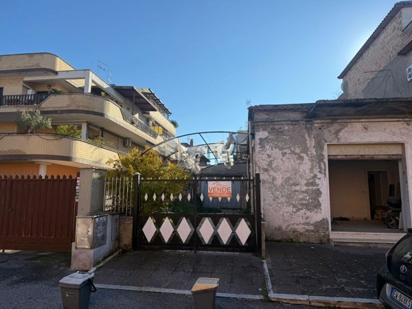 appartamento in vendita a Roma in zona Tor Bella Monaca