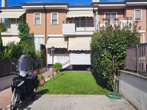 casa indipendente in vendita a Roma in zona Mezzocammino