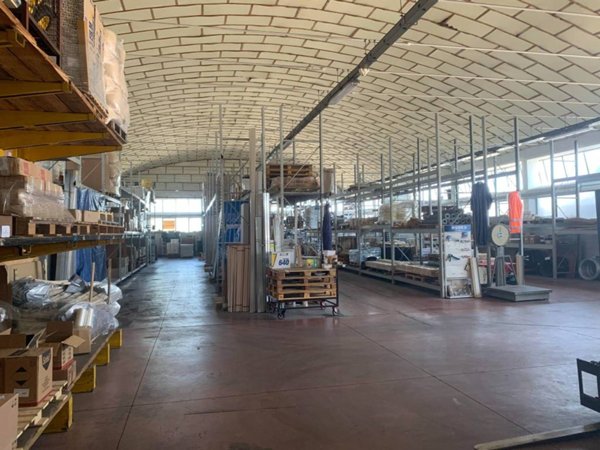 locale commerciale in vendita a Roma in zona Tor Vergata/Torrenova