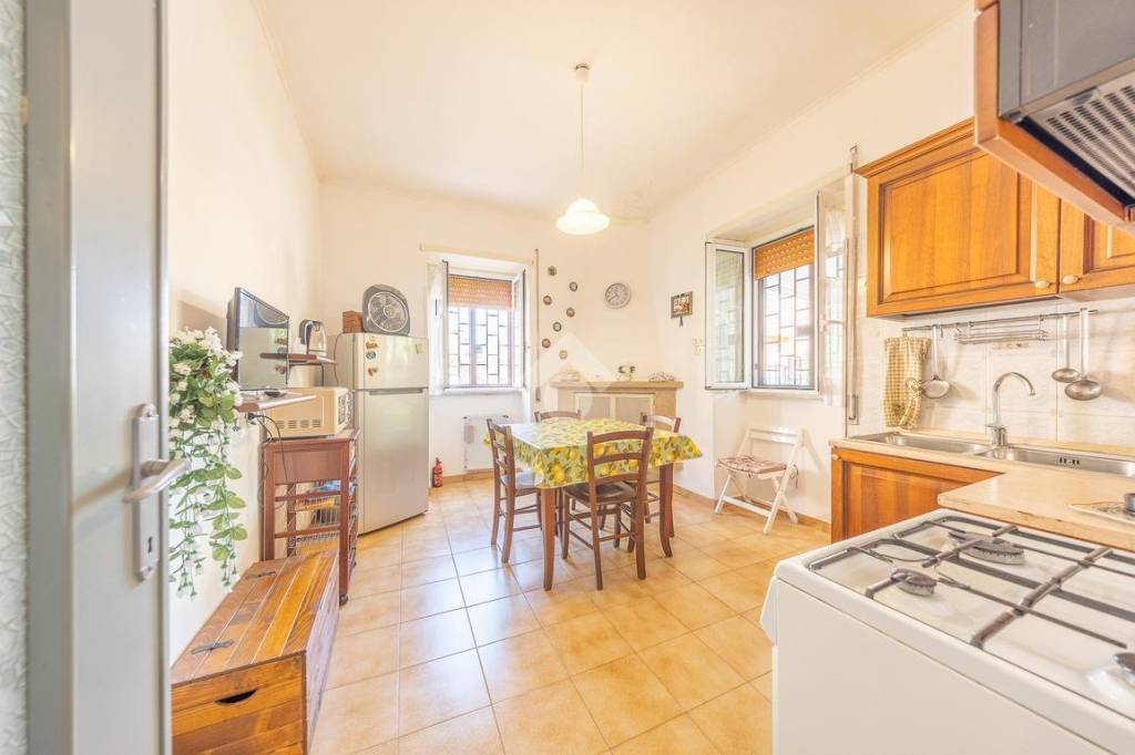 appartamento in vendita a Roma in zona Castelverde
