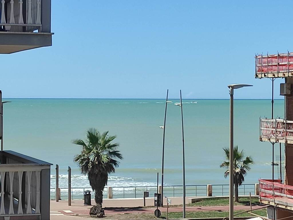 appartamento in vendita a Roma in zona Ostia