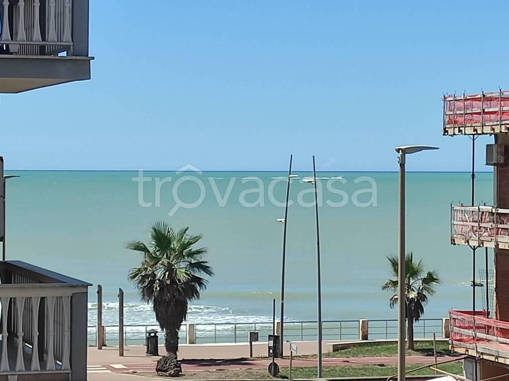 appartamento in vendita a Roma in zona Ostia Antica