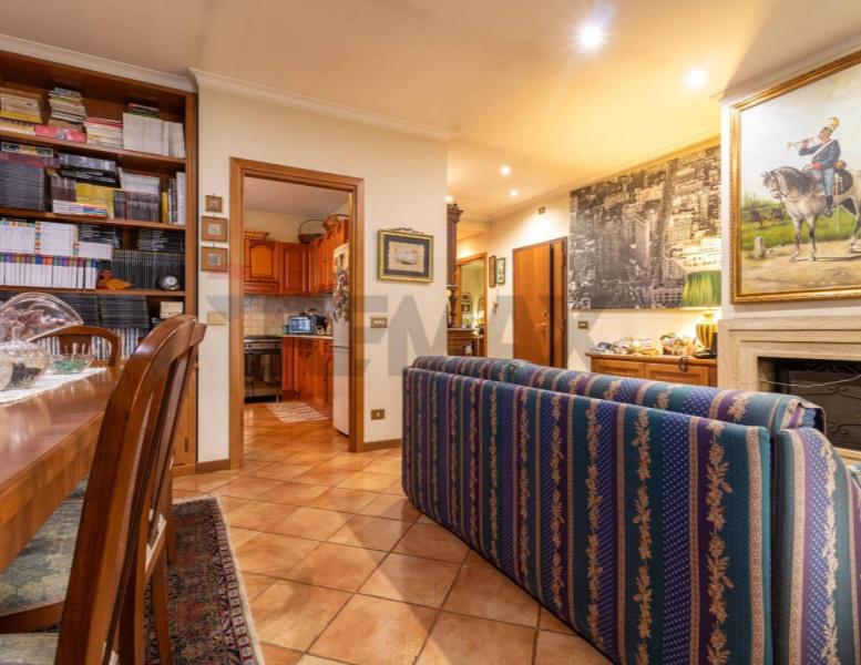 appartamento in vendita a Roma in zona Torre Angela