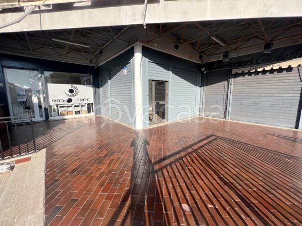 negozio in vendita a Roma in zona Casal Palocco