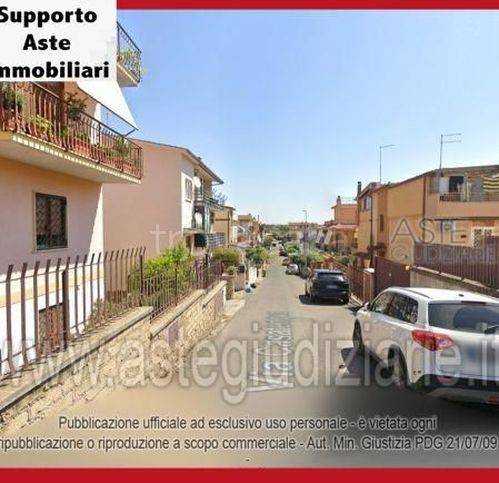 appartamento in vendita a Roma in zona Valle Muricana