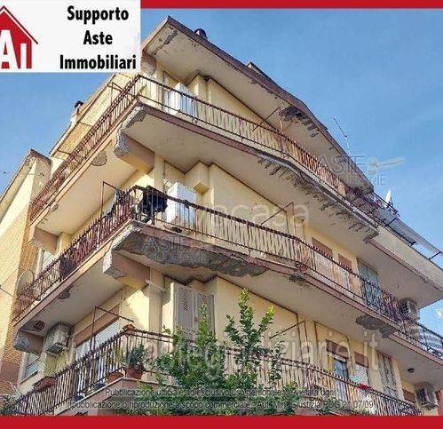 appartamento in vendita a Roma in zona Tomba di Nerone