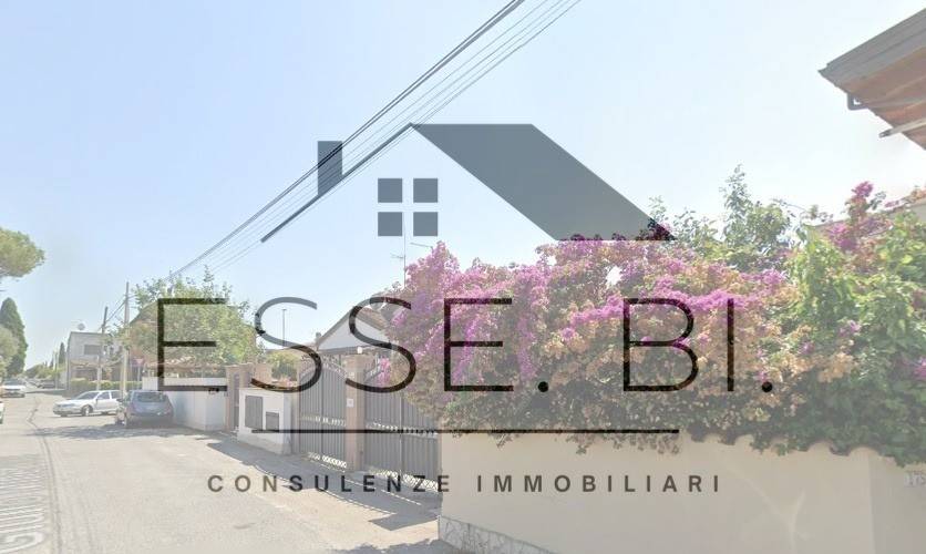 casa indipendente in vendita a Roma in zona Ostia Antica