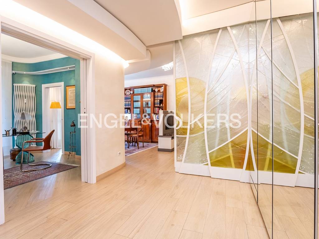 appartamento in vendita a Roma in zona EUR