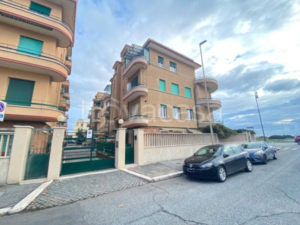appartamento in vendita a Roma in zona Ostia