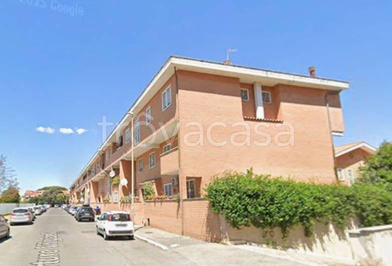 appartamento in vendita a Roma in zona Acilia