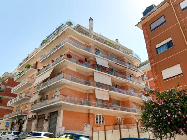 appartamento in vendita a Roma in zona Appio Latino