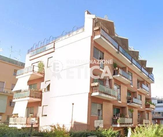 appartamento in vendita a Roma in zona Primavalle