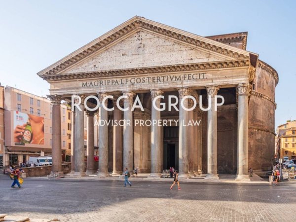 appartamento in vendita a Roma in zona Parione/Sant'Eustachio