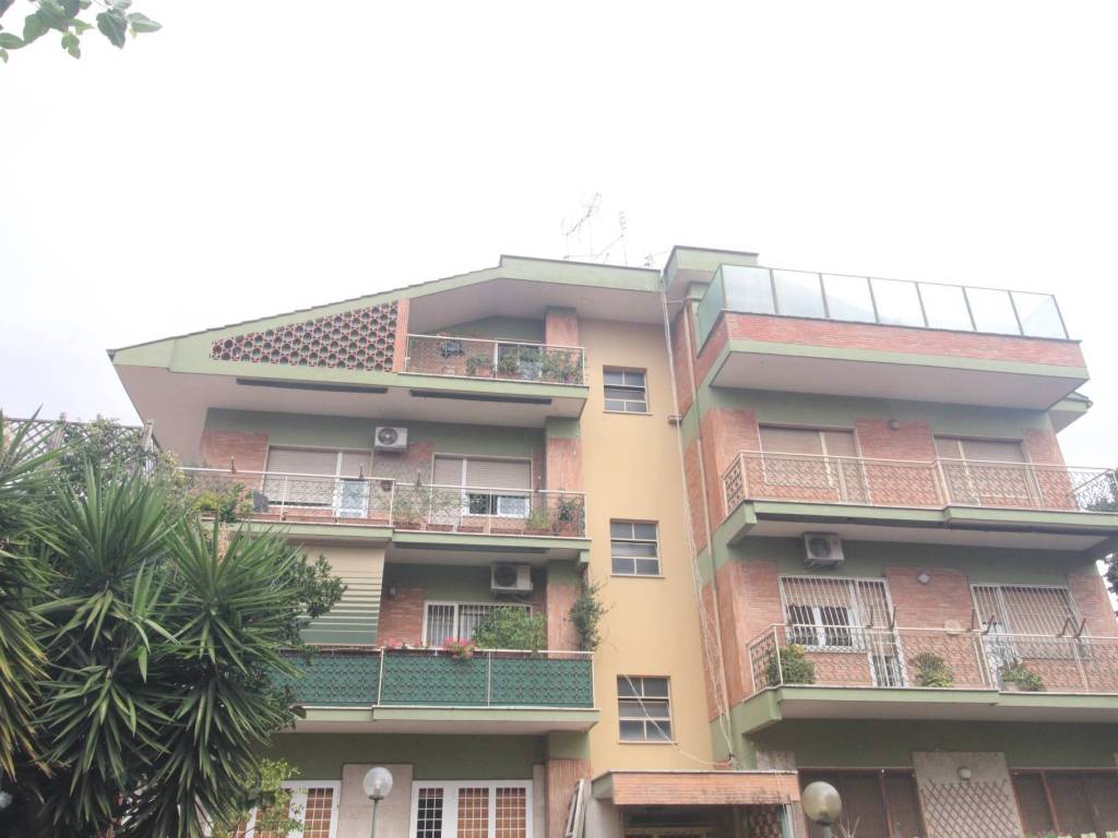 appartamento in vendita a Roma in zona Appio Claudio