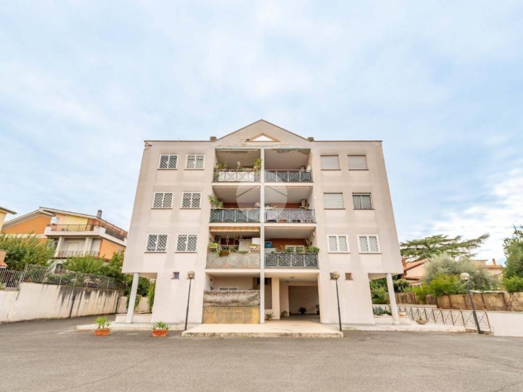 appartamento in vendita a Roma in zona Borghesiana