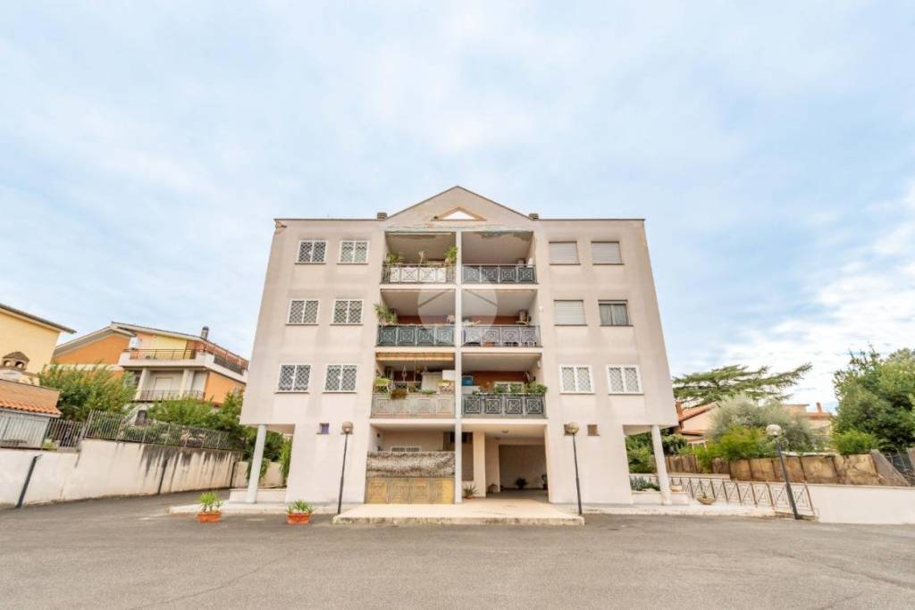 appartamento in vendita a Roma in zona Finocchio