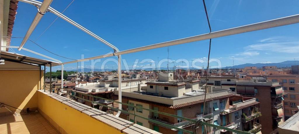 appartamento in vendita a Roma in zona Tuscolano