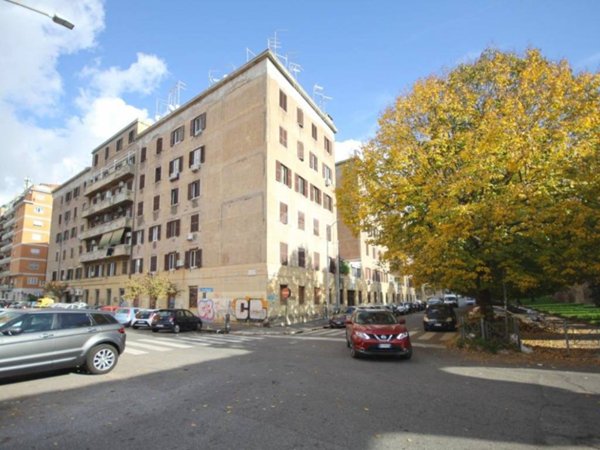 appartamento in vendita a Roma in zona Tuscolano