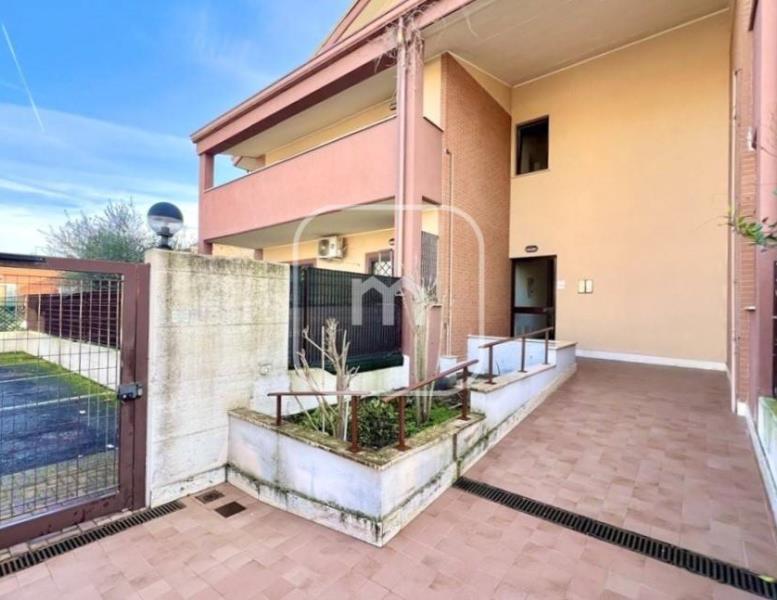 appartamento in vendita a Roma in zona Giardini di Corcolle