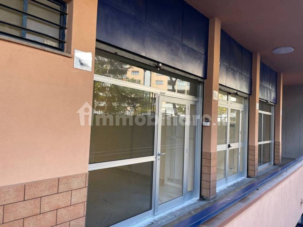 negozio in vendita a Roma in zona Giuliano Dalmata