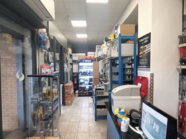 negozio in vendita a Roma in zona Monte Sacro/Talenti